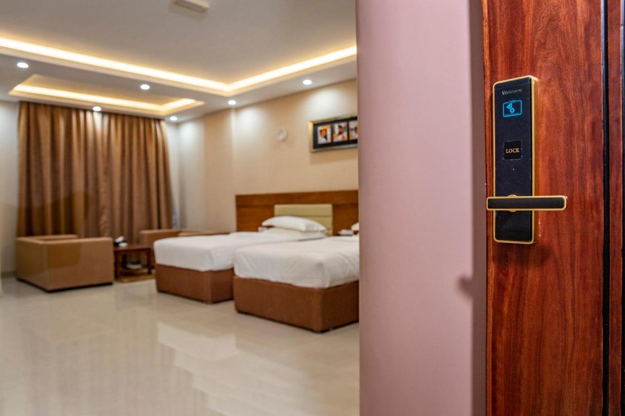 Red-5 - Al Safa Suites Салала Экстерьер фото