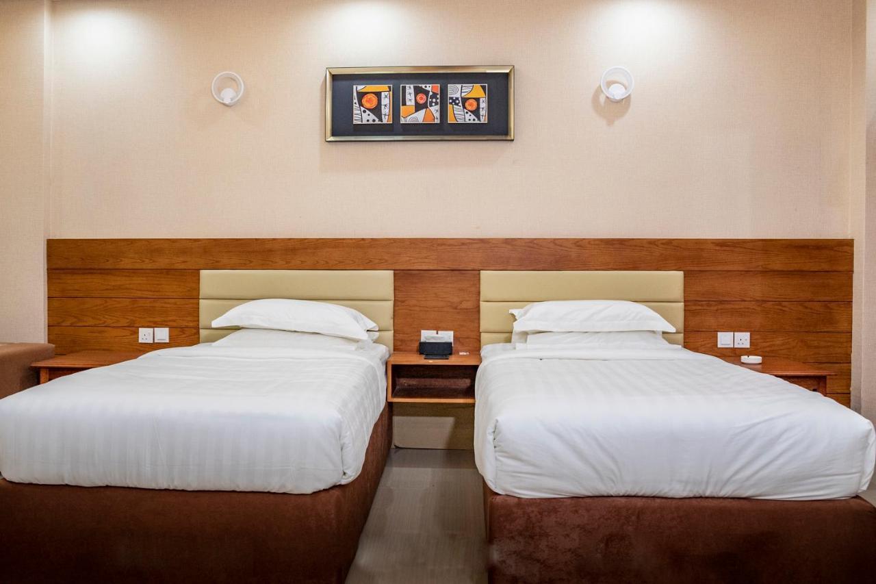Red-5 - Al Safa Suites Салала Экстерьер фото